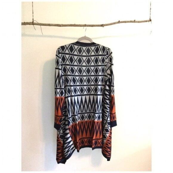 CARDIGAN Sweater in Aztec Print - Picture 6 of 8